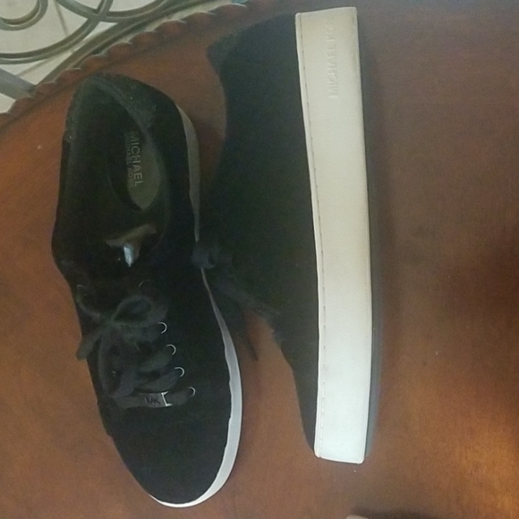 Shoes - Picture 3 of 7